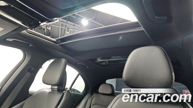Mercedes-Benz E-Class E300 4MATIC AMG Line