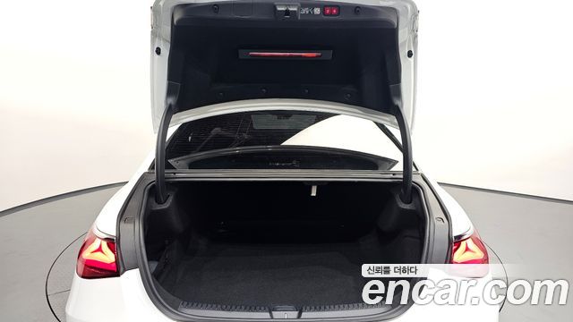 Mercedes-Benz E-Class E300 4MATIC AMG Line