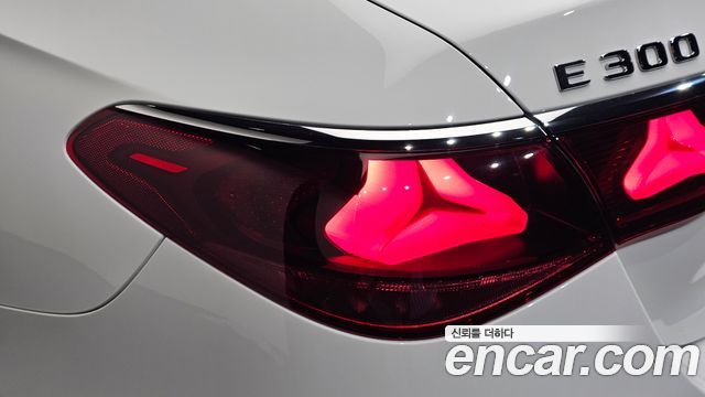Mercedes-Benz E-Class E300 4MATIC AMG Line