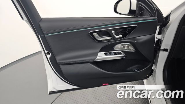 Mercedes-Benz E-Class E300 4MATIC AMG Line