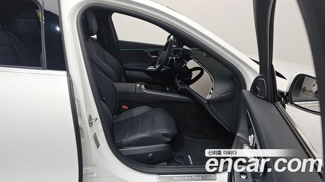 Mercedes-Benz E-Class E300 4MATIC AMG Line