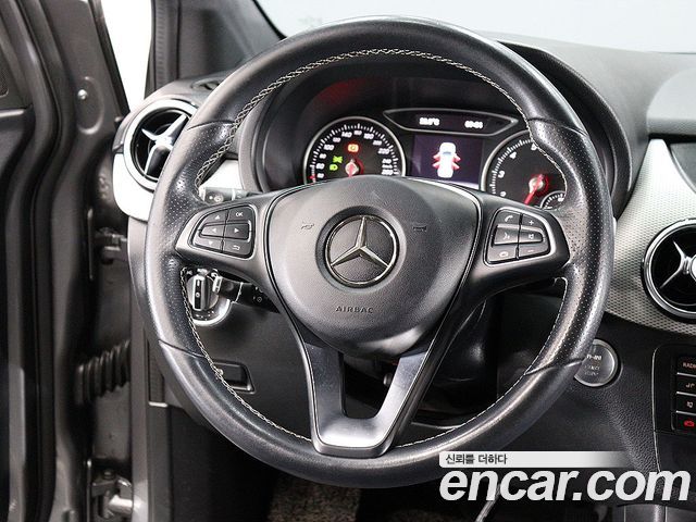 Mercedes-Benz B-Class B220