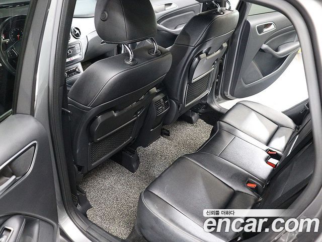Mercedes-Benz B-Class B220