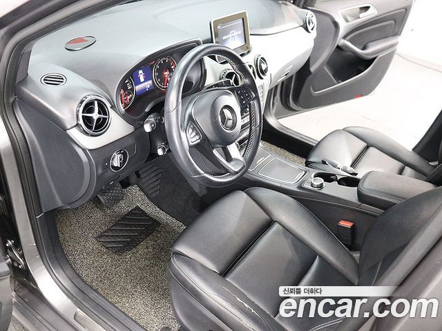 Mercedes-Benz B-Class B220