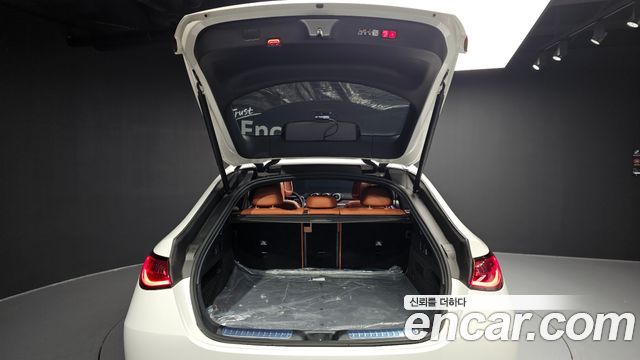 Mercedes-Benz GLC-Class GLC300 4MATIC Avnatgarde Coupe