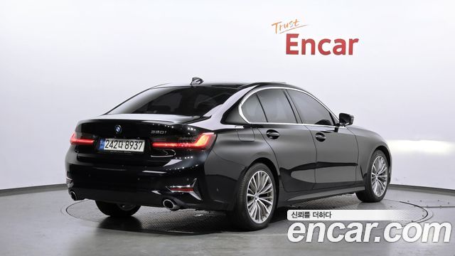 BMW 3-Series 320i Luxury