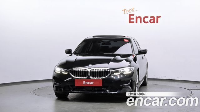 BMW 3-Series 320i Luxury