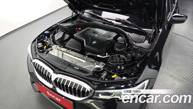 BMW 3-Series 320i Luxury