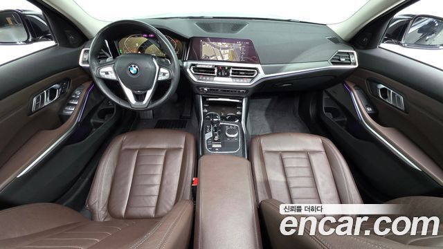 BMW 3-Series 320i Luxury