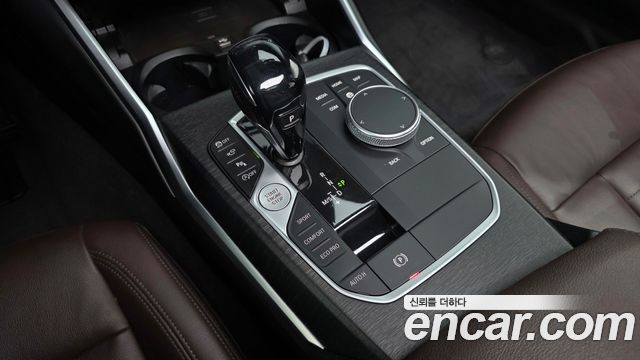 BMW 3-Series 320i Luxury