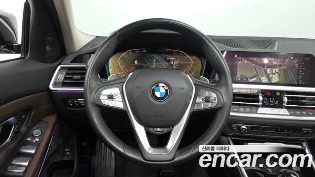 BMW 3-Series 320i Luxury