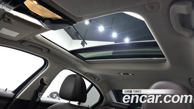 BMW 3-Series 320i Luxury