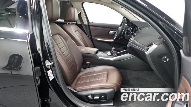BMW 3-Series 320i Luxury
