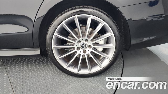 Mercedes-Benz E-Class E350 4MATIC AMG Line