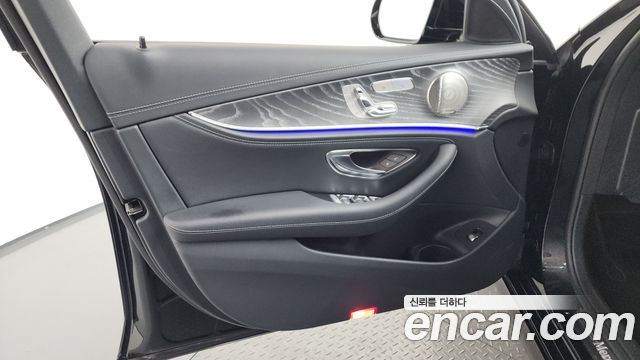 Mercedes-Benz E-Class E350 4MATIC AMG Line