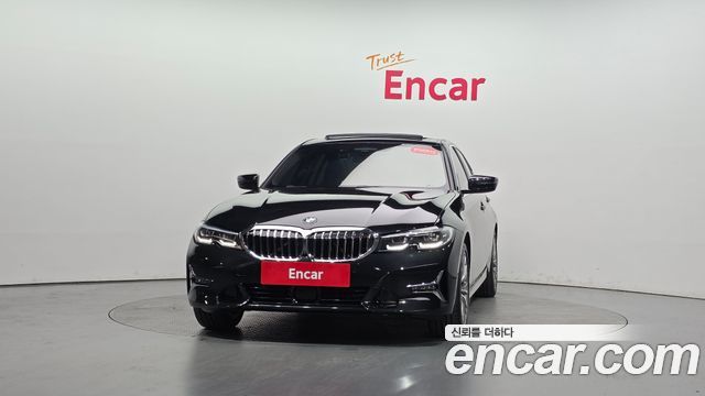 BMW 3-Series 320i Luxury