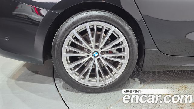 BMW 3-Series 320i Luxury