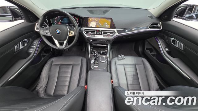 BMW 3-Series 320i Luxury