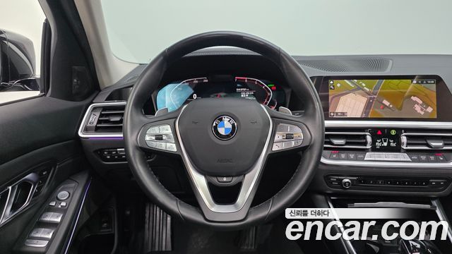 BMW 3-Series 320i Luxury