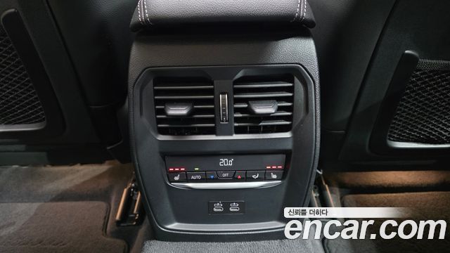 BMW 3-Series 320i Luxury