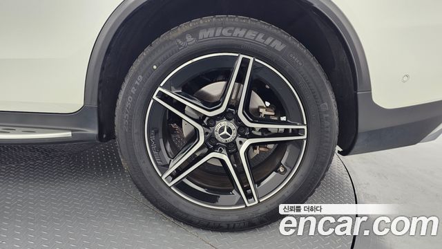 Mercedes-Benz GLC-Class GLC300 4MATIC Premium Coupe