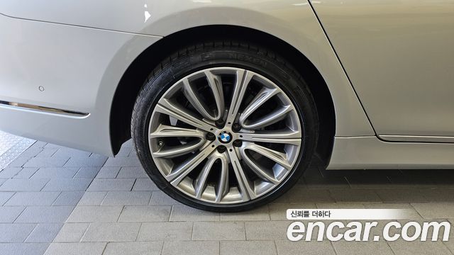 BMW 7-Series 750Li xDrive