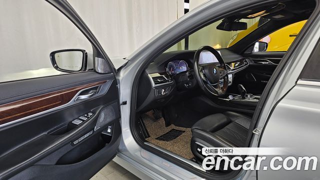 BMW 7-Series 750Li xDrive