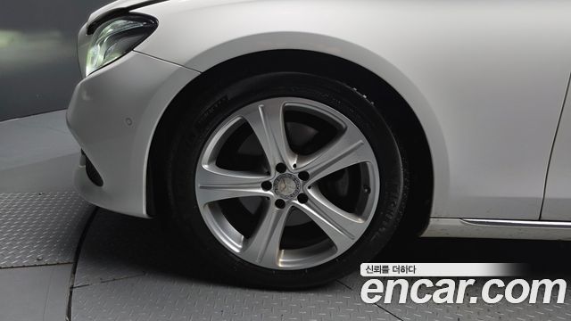 Mercedes-Benz E-Class E220d Avantgarde