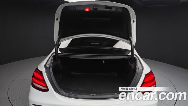 Mercedes-Benz E-Class E220d Avantgarde