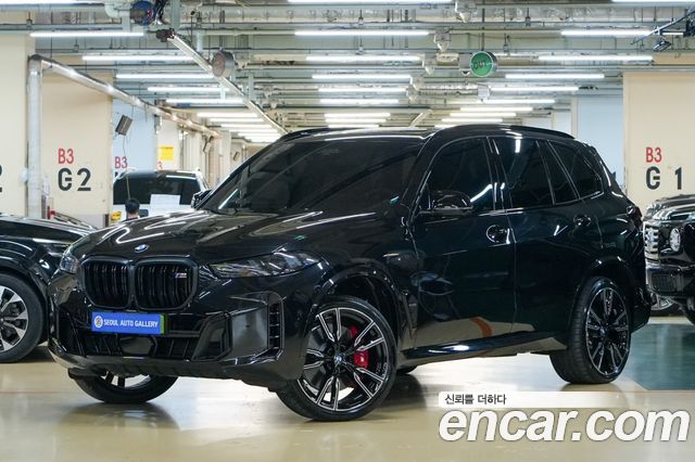 BMW X5 M60i