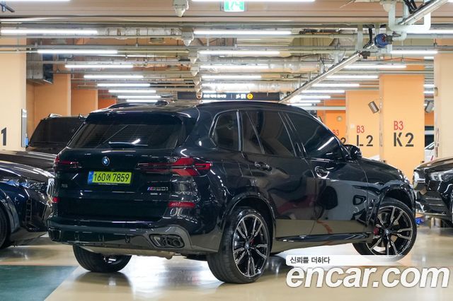 BMW X5 M60i
