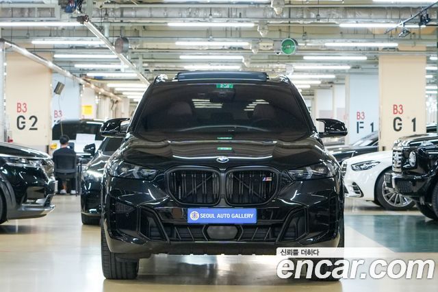 BMW X5 M60i