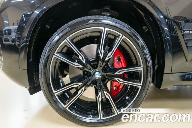BMW X5 M60i