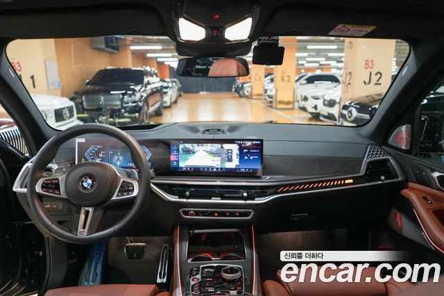 BMW X5 M60i