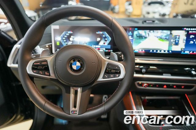 BMW X5 M60i