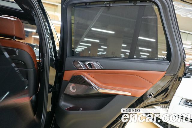 BMW X5 M60i