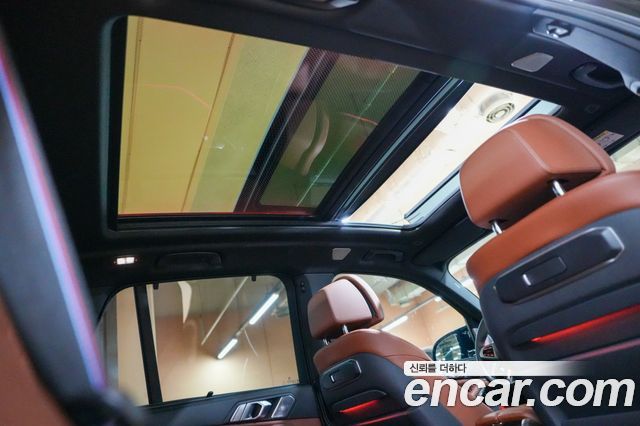 BMW X5 M60i