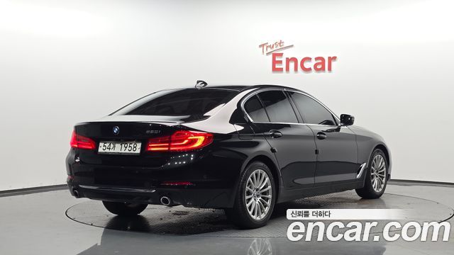 BMW 5-Series 520i Luxury