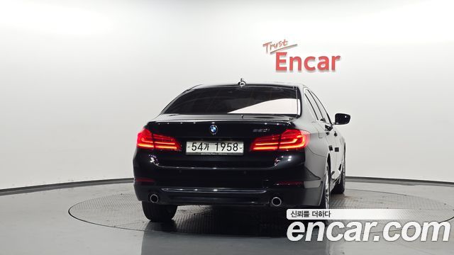 BMW 5-Series 520i Luxury