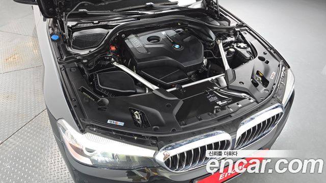 BMW 5-Series 520i Luxury