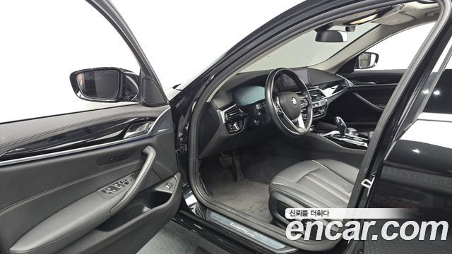 BMW 5-Series 520i Luxury