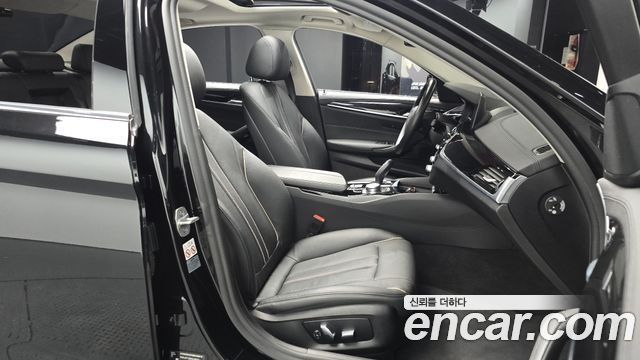 BMW 5-Series 520i Luxury