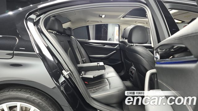 BMW 5-Series 520i Luxury
