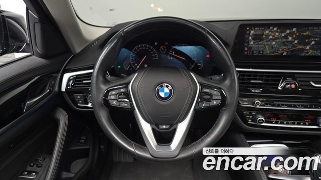 BMW 5-Series 520i Luxury