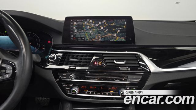BMW 5-Series 520i Luxury