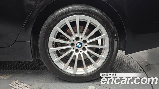 BMW 5-Series 520i Luxury