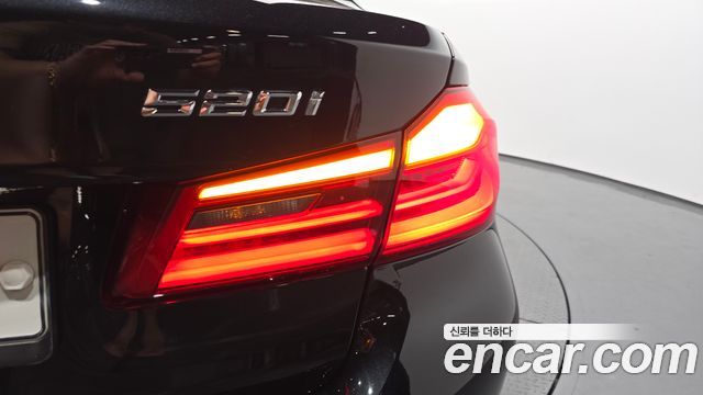 BMW 5-Series 520i Luxury