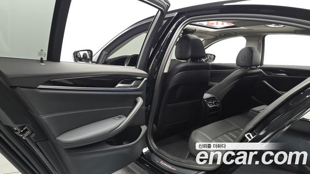 BMW 5-Series 520i Luxury