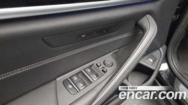 BMW 5-Series 520i Luxury