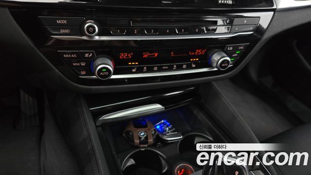 BMW 5-Series 520i Luxury